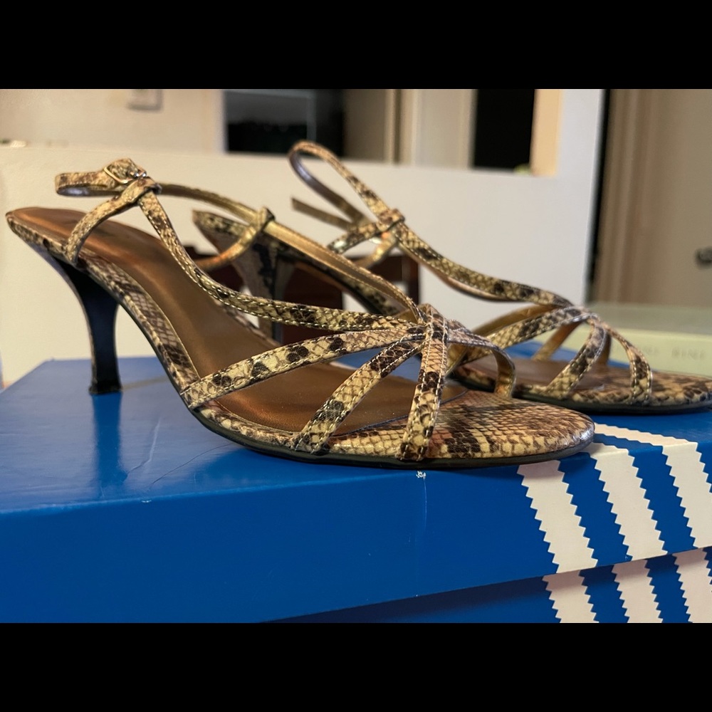Tacones estilo serpiente//snake style heels